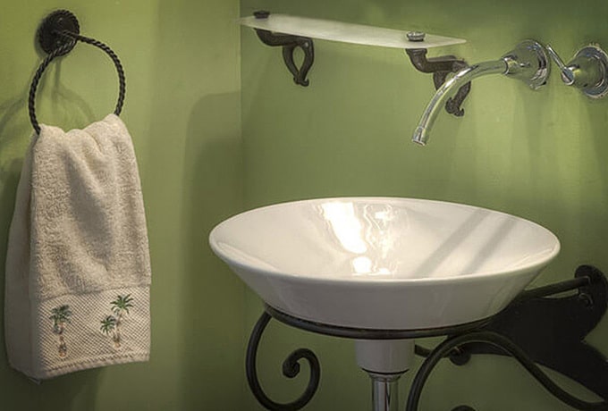 Những món đồ thiết kế nội thất phù hợp với phòng tắm hẹp